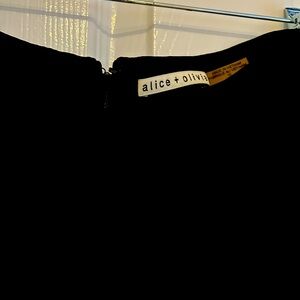 Alice + Olivia black evening fun pant.. greatt for Hokiday , party .Size10.